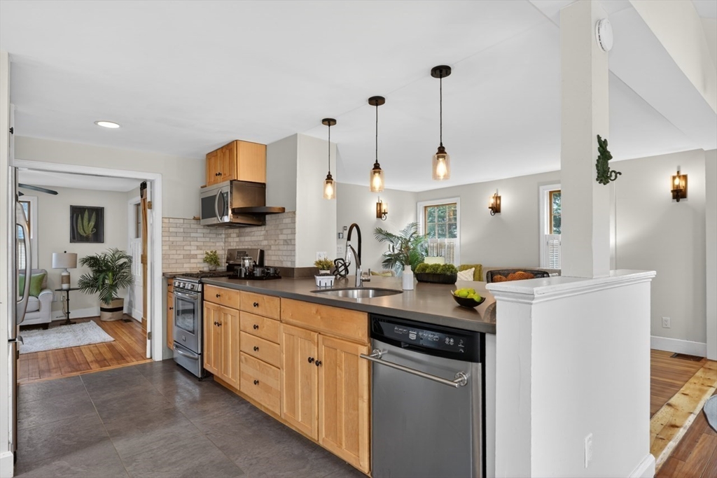 44 Baker Street Holliston, MA 01746 - Photo 3 of 32