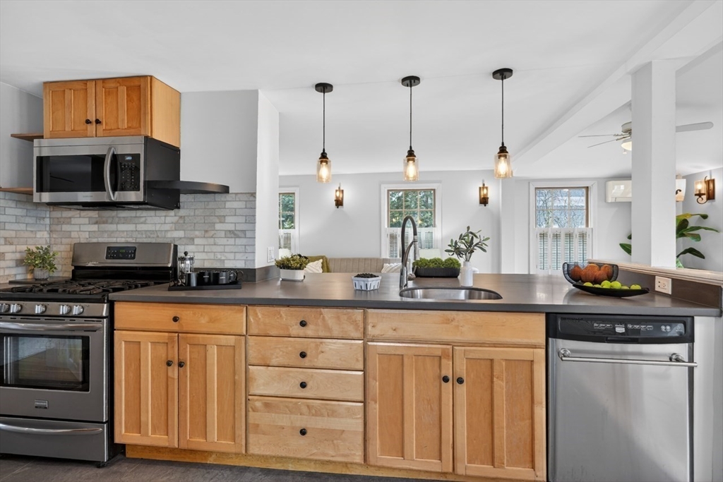 44 Baker Street Holliston, MA 01746 - Photo 6 of 32