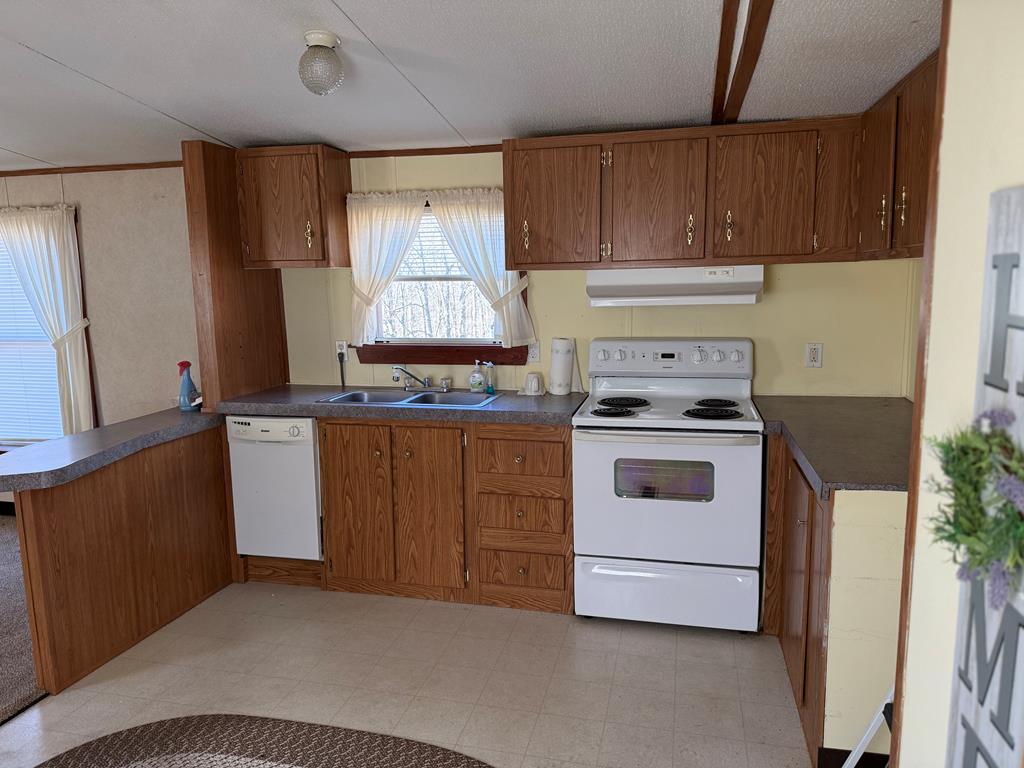 354 Ridgeview Circle Morganton, GA 30560 - Photo 4 of 10 a kitchen with cabinets appliances and a window