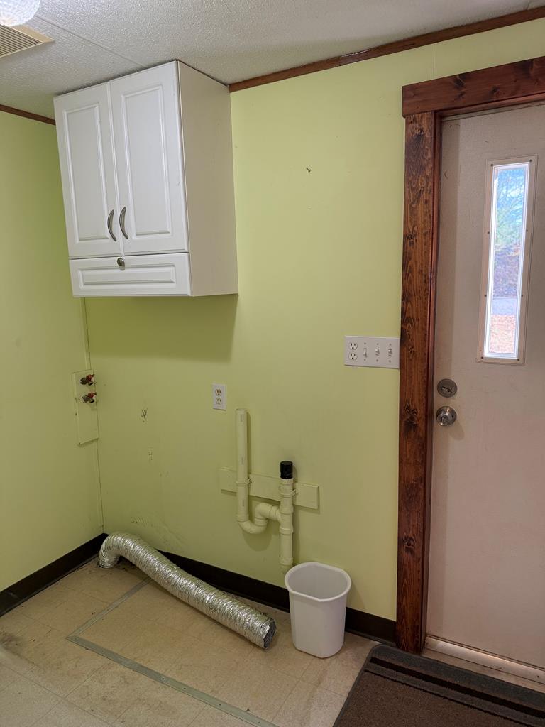 354 Ridgeview Circle Morganton, GA 30560 - Photo 8 of 10 a bathroom with a toilet