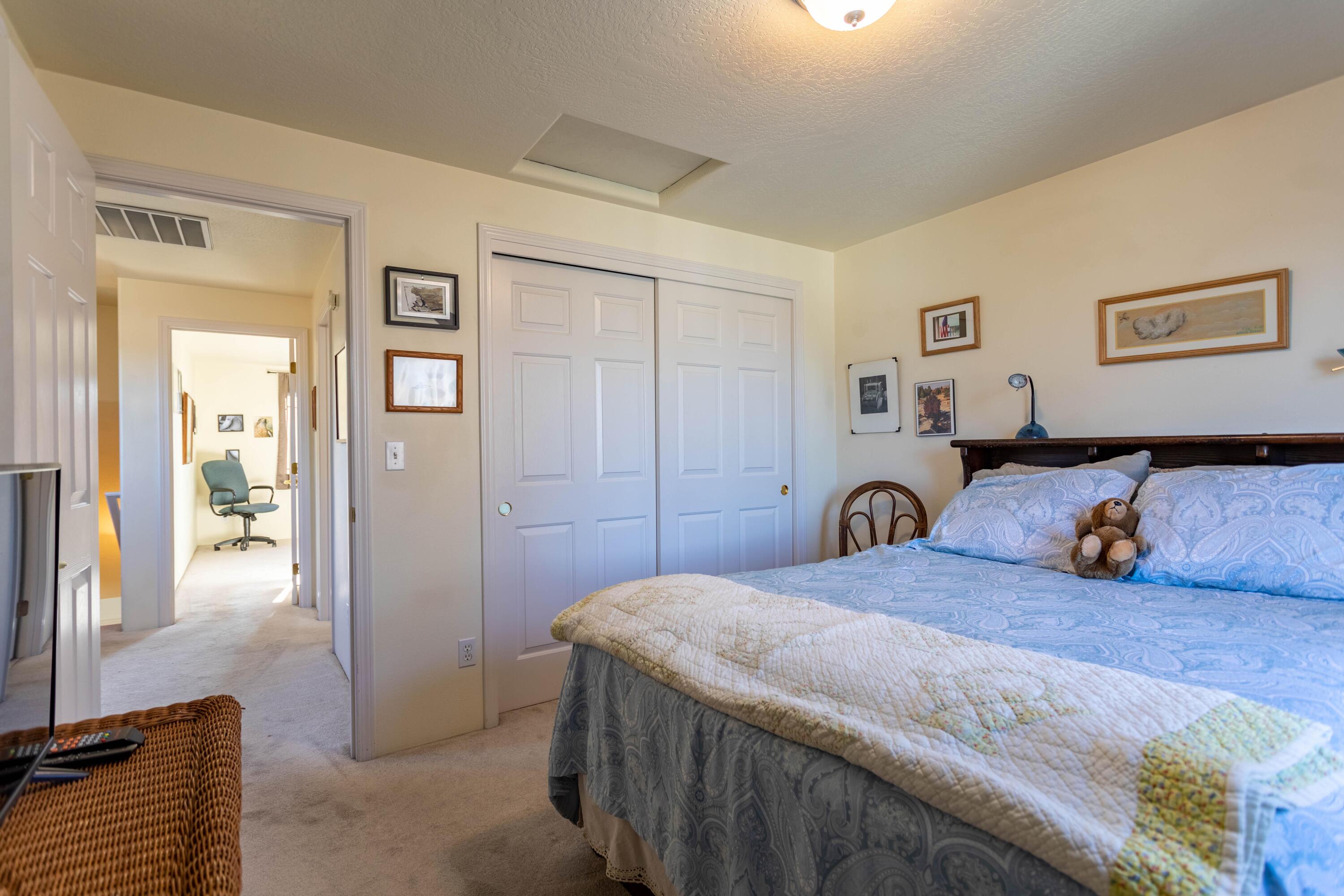 1012 Megan Lane Phoenix, OR 97535 - Photo 26 of 35 Floor 2 Bed 1