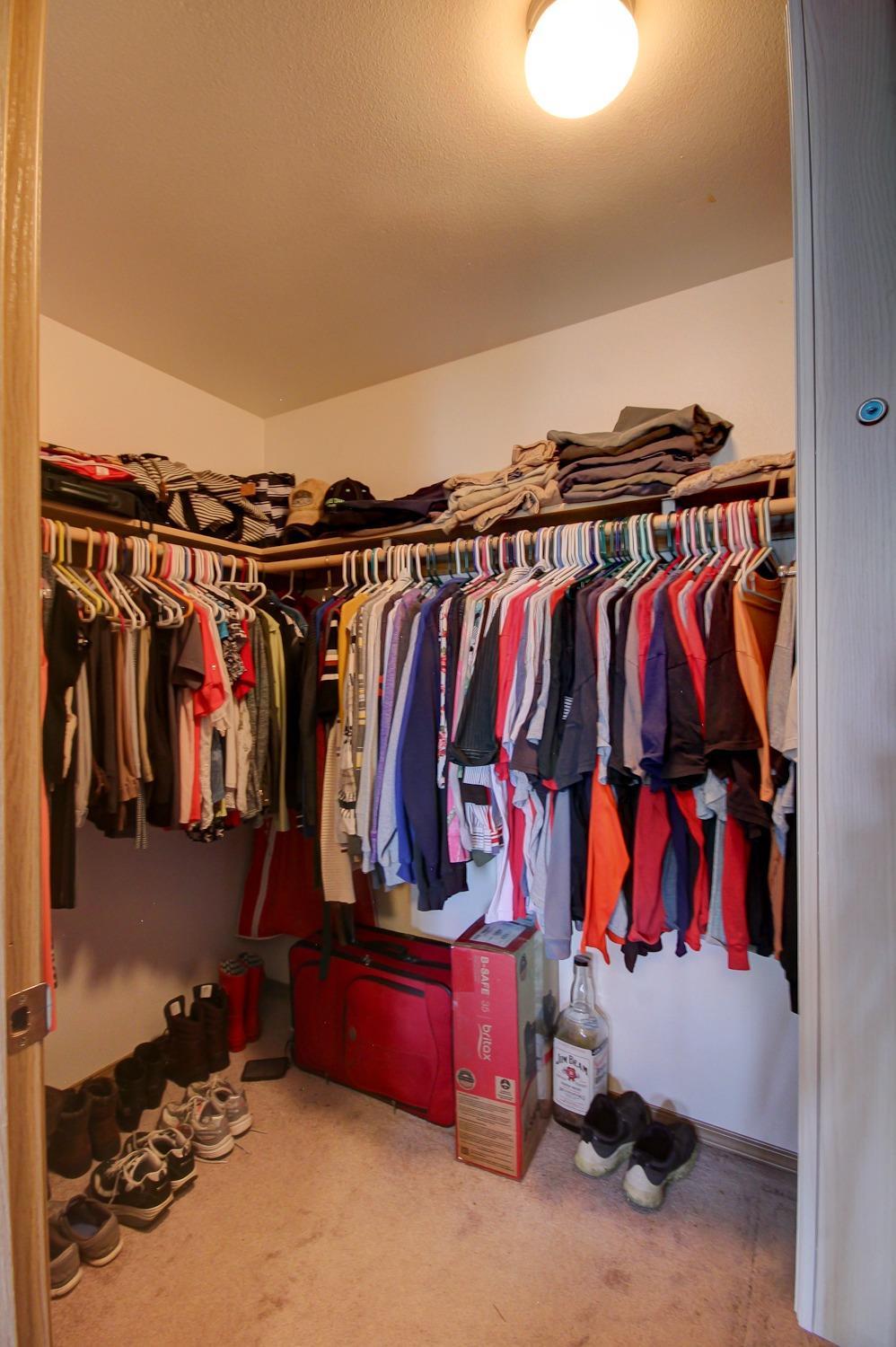407 Shady Lane Prospect, OR 97536 - Photo 25 of 35 master bedroom walk-in closet
