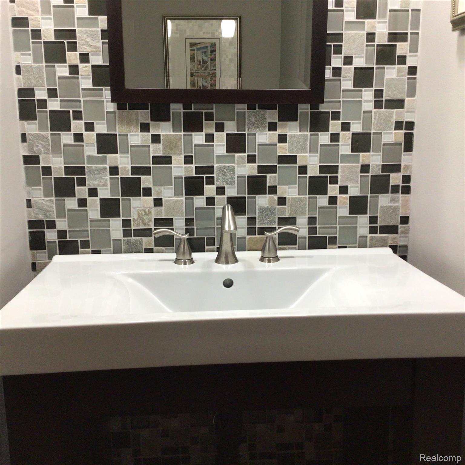 2181 Chalet Drive Rochester, MI 48309 - Photo 21 of 26 21.jpg