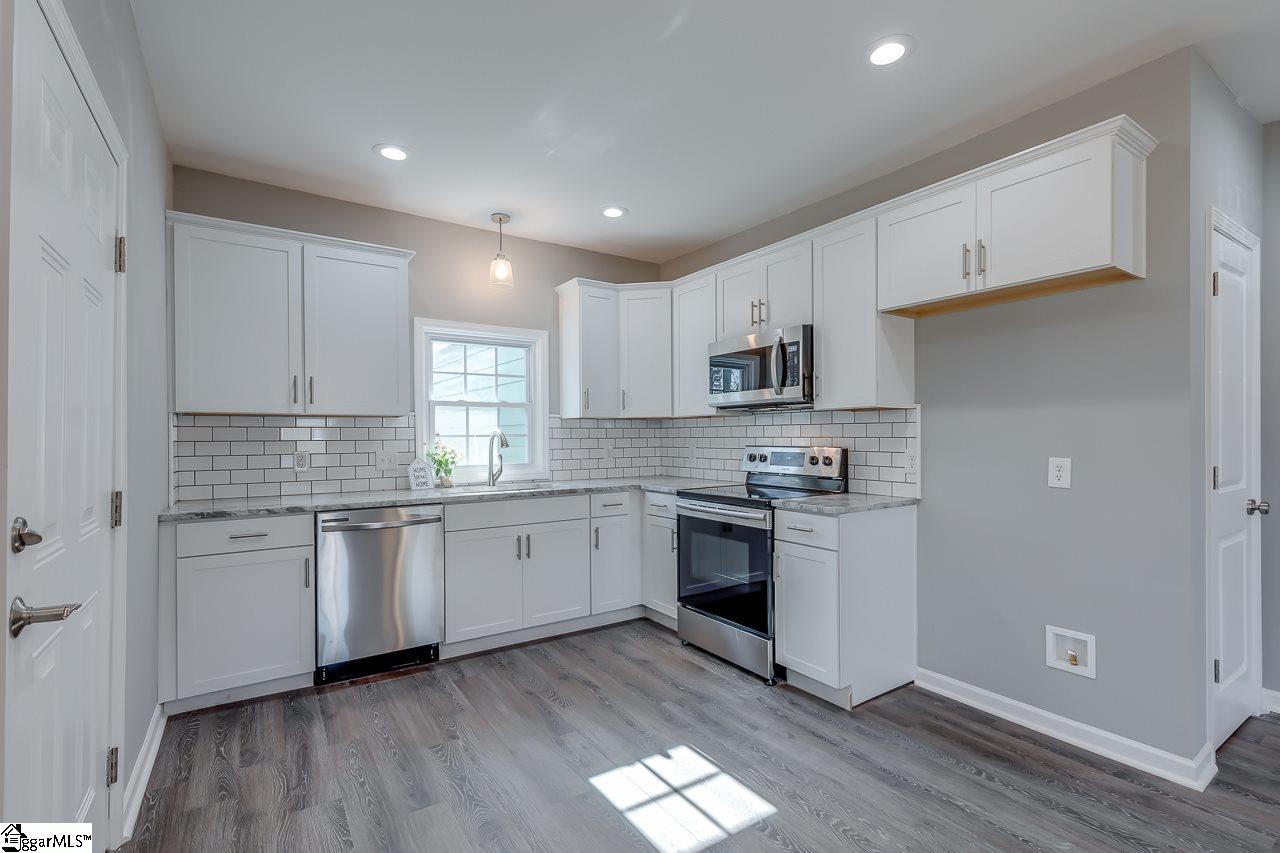 210 Moore Street Greer, SC 29651 - Photo 8 of 21 Gallery Image 8