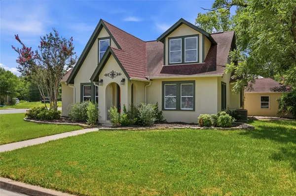 $425,000 | 674 East Walnut Street, La Grange, TX 78945