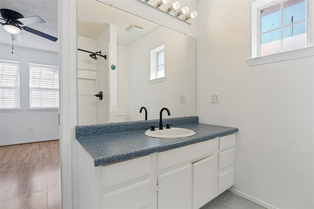 110 Weaver Street Forney, TX 75126 - Photo 19 of 25 Ensuite bath for upstairs secondary bedroom