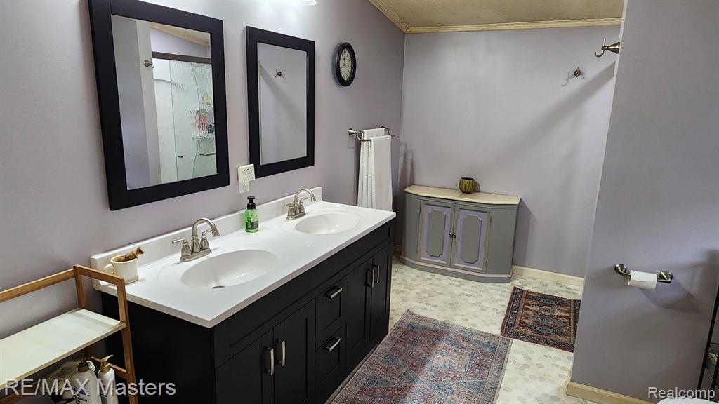 5718 Hunt Road Adrian, MI 49221 - Photo 13 of 34
