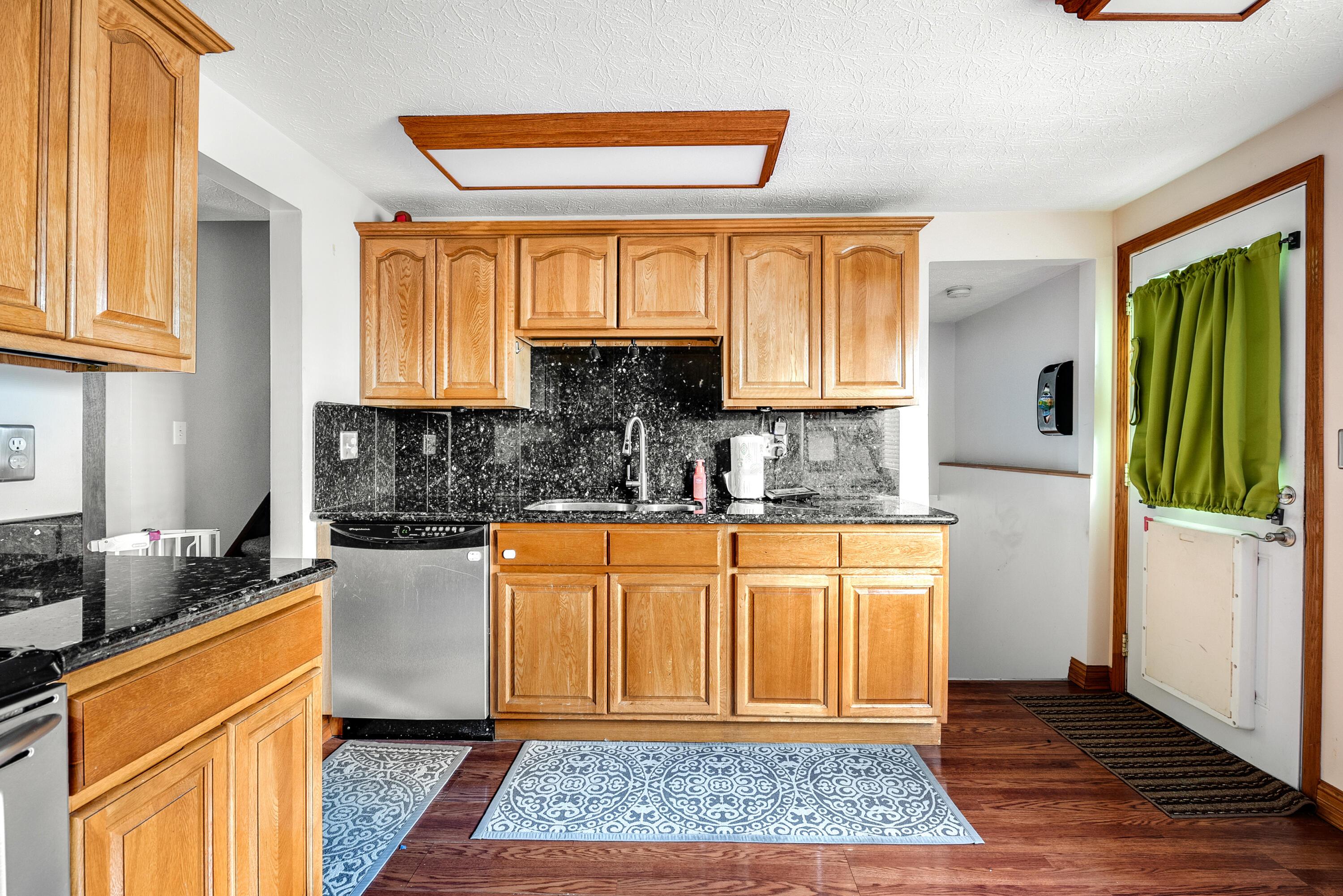 6413 Lexleigh Road Reynoldsburg, OH 43068 - Photo 19 of 40 Kitchen