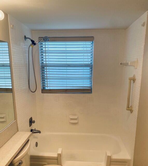 417 Mansfield I, Unit 417 Boca Raton, FL 33434 - Photo 24 of 50 bath pic