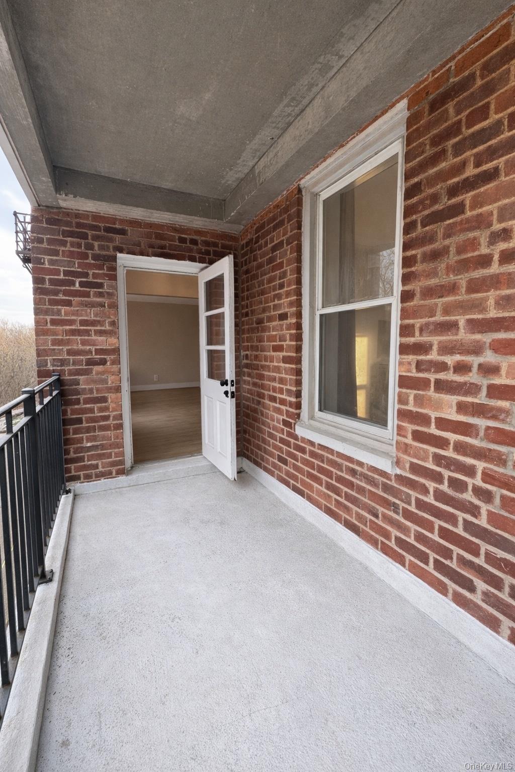 245 Rumsey Road, Unit 3E Yonkers, NY 10701 - Photo 6 of 24 a view of an empty room and fire place
