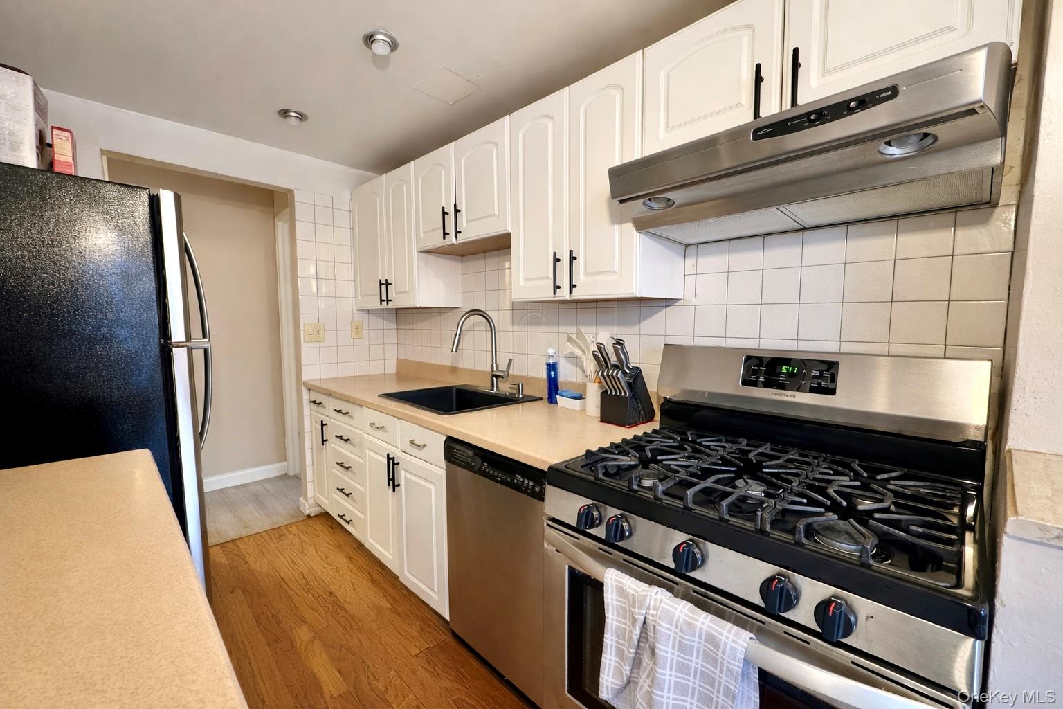 245 Rumsey Road, Unit 3E Yonkers, NY 10701 - Photo 9 of 24 a kitchen with stainless steel appliances granite countertop a stove a refrigerator and a sink