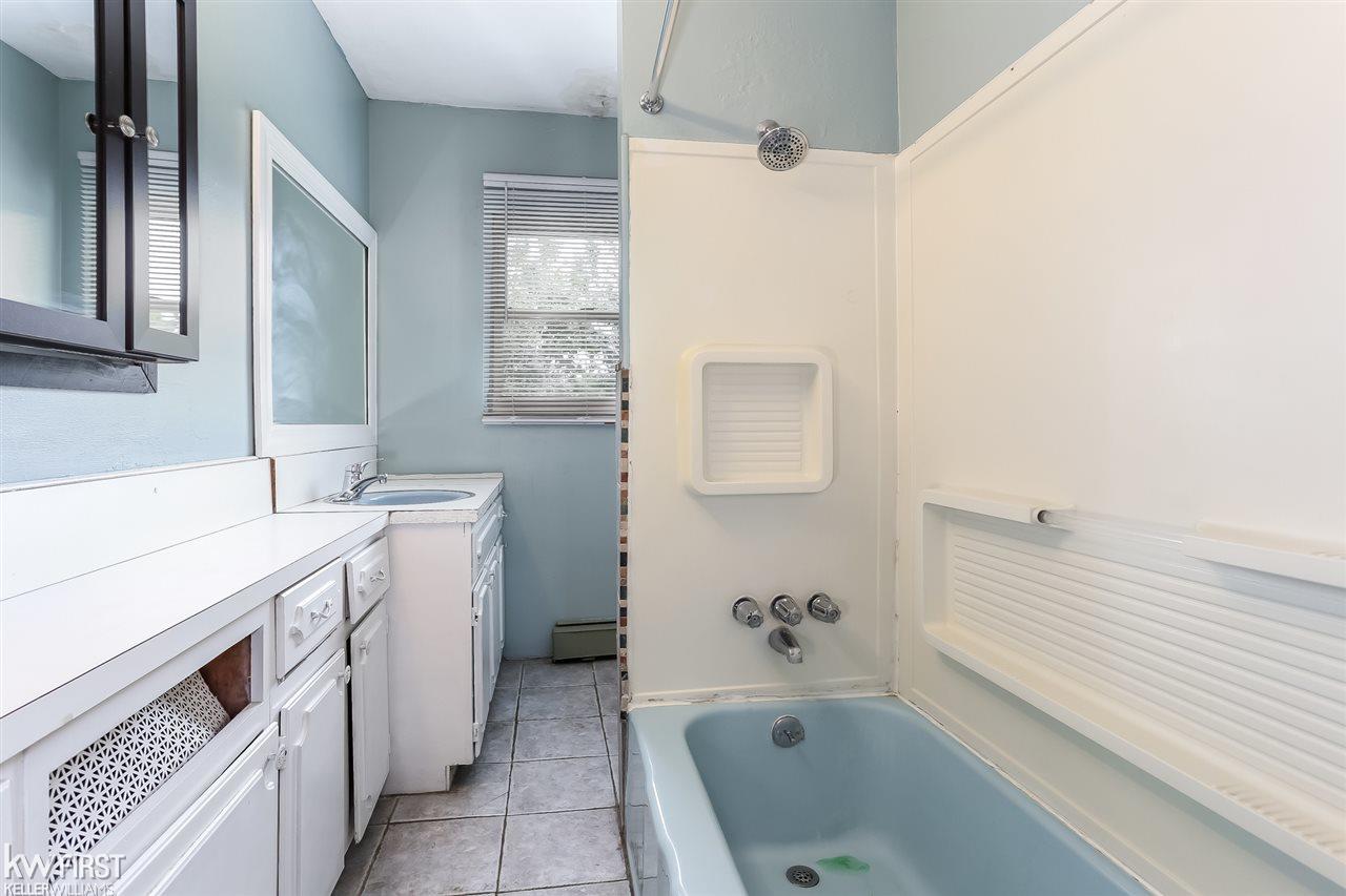 753 Gd Blanc Road Grand Blanc, MI 48439 - Photo 48 of 61 31381033-47.JPG