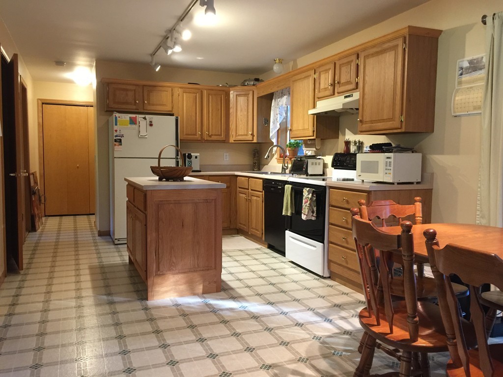 72 Mountain Road Erving, MA 01344 - Photo 5 of 27 Gallery Image 5