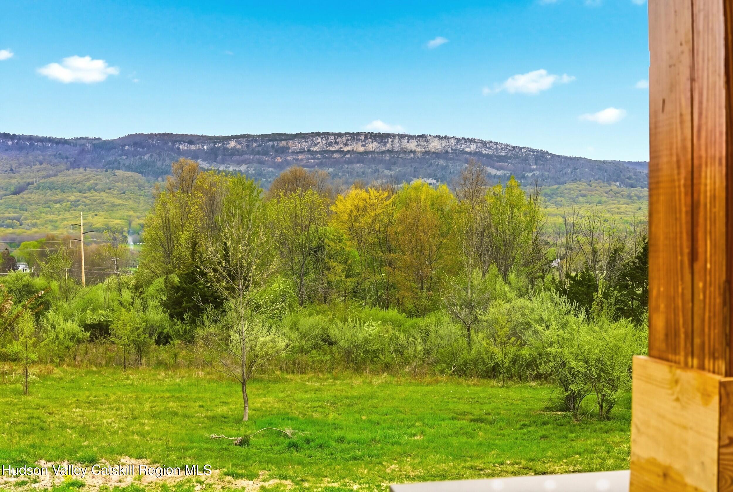6 Misty Ridge Road Gardiner, NY 12525 - Photo 7 of 45 35_landrum_media_036