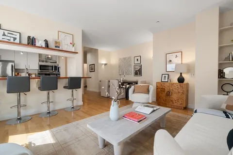 $845,000 | 2 Clarendon Street, Unit 302, Boston, MA 02116
