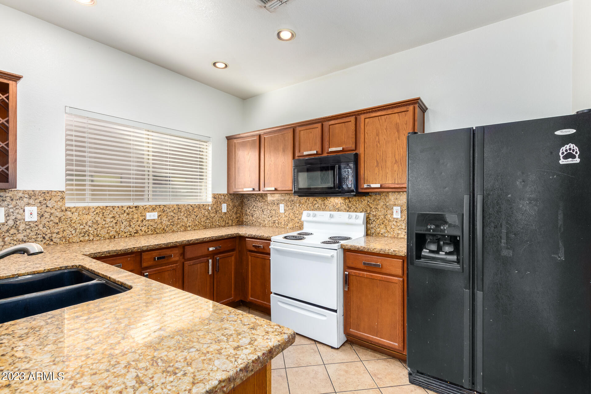 9409 West Jamestown Road Phoenix, AZ 85037 - Photo 3 of 27 0015-15 Jamestown