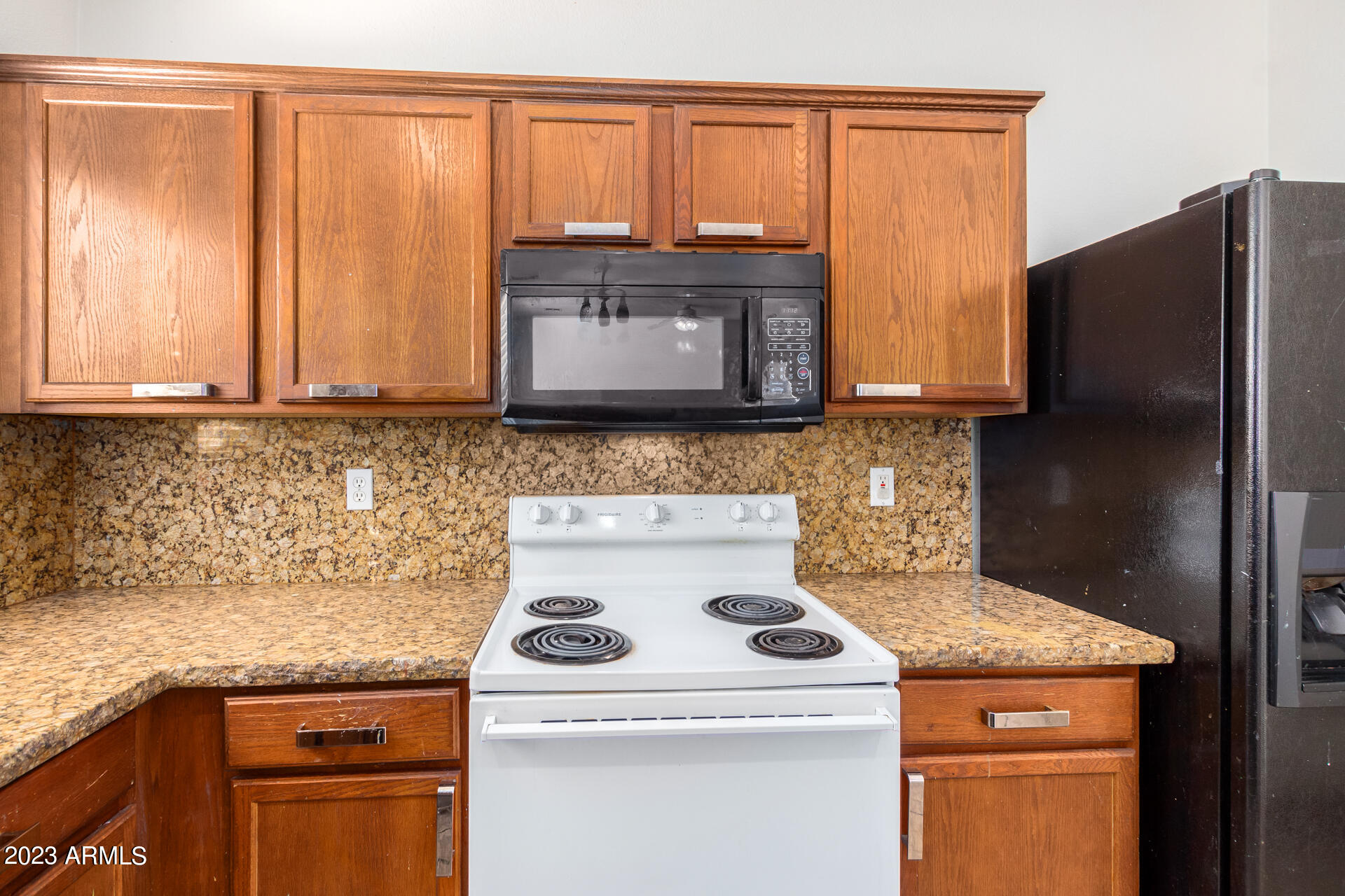 9409 West Jamestown Road Phoenix, AZ 85037 - Photo 5 of 27 0017-17 Jamestown