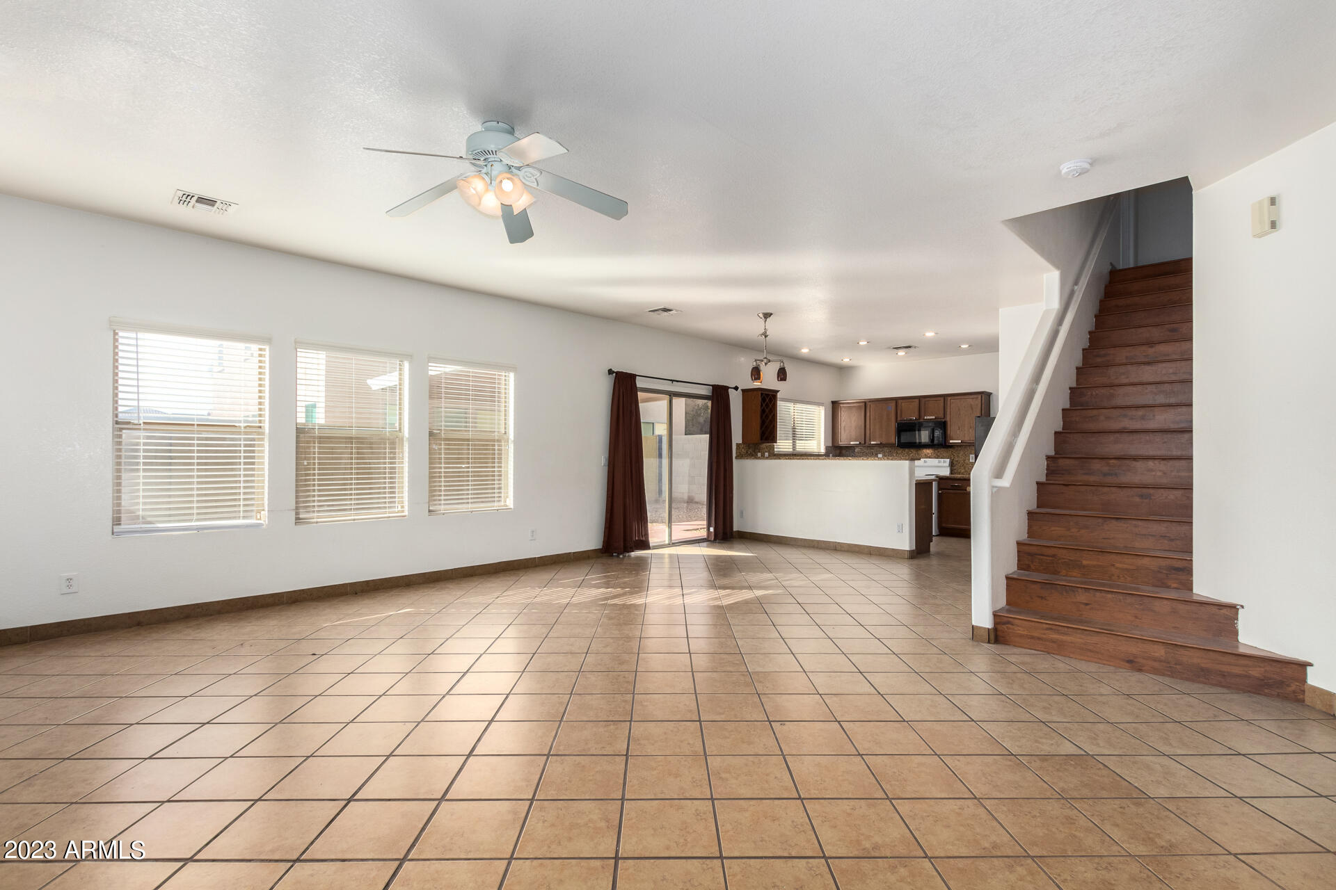 9409 West Jamestown Road Phoenix, AZ 85037 - Photo 9 of 27 0010-10 Jamestown