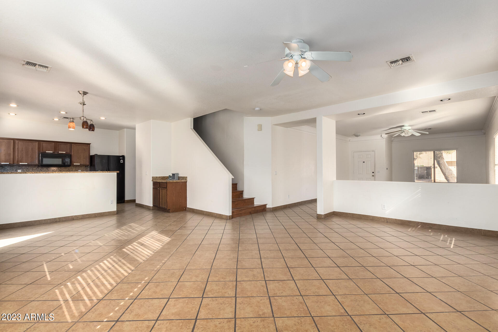 9409 West Jamestown Road Phoenix, AZ 85037 - Photo 10 of 27 0011-11 Jamestown