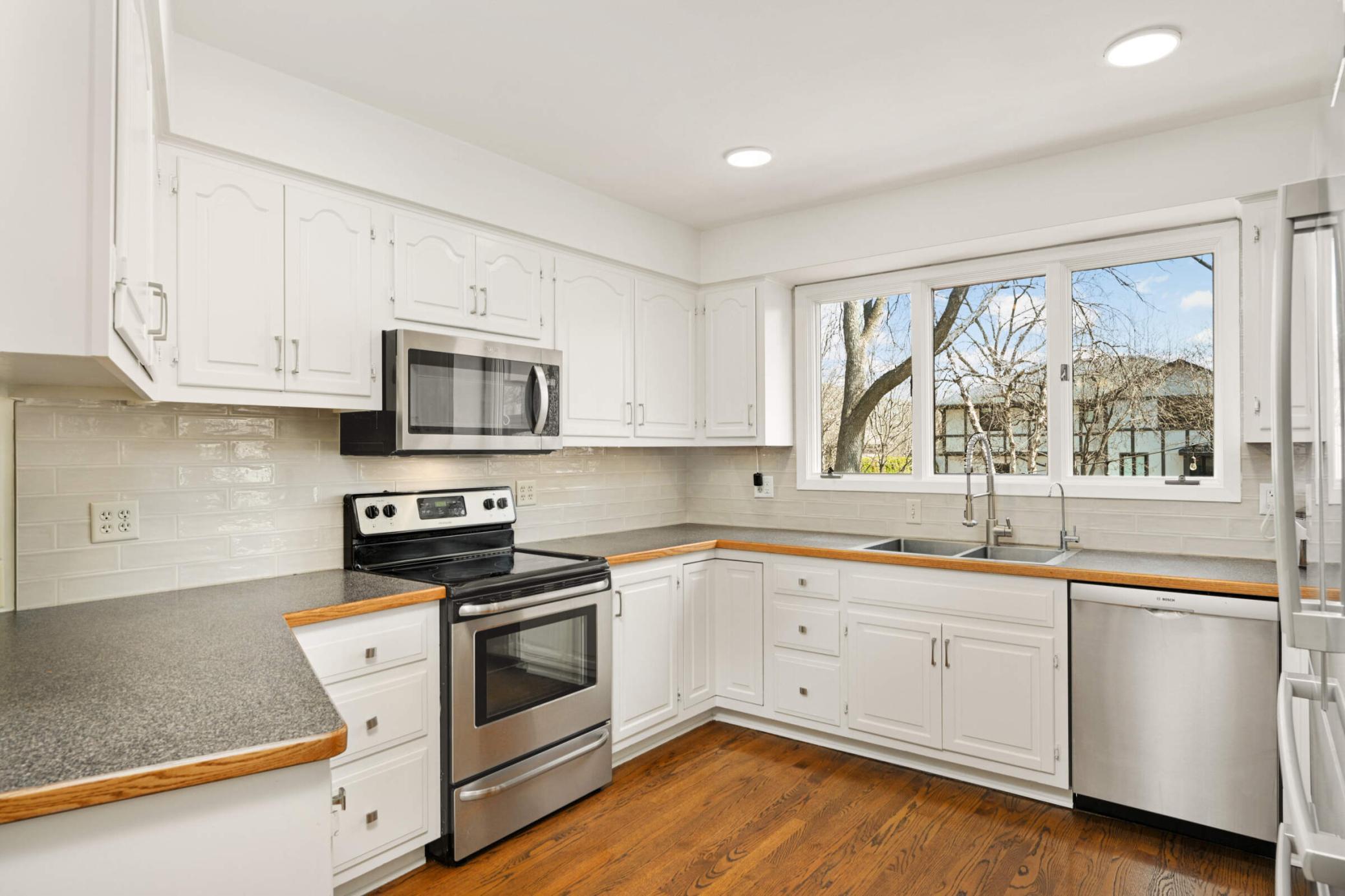 6015 View Lane Edina, MN 55436 - Photo 12 of 58