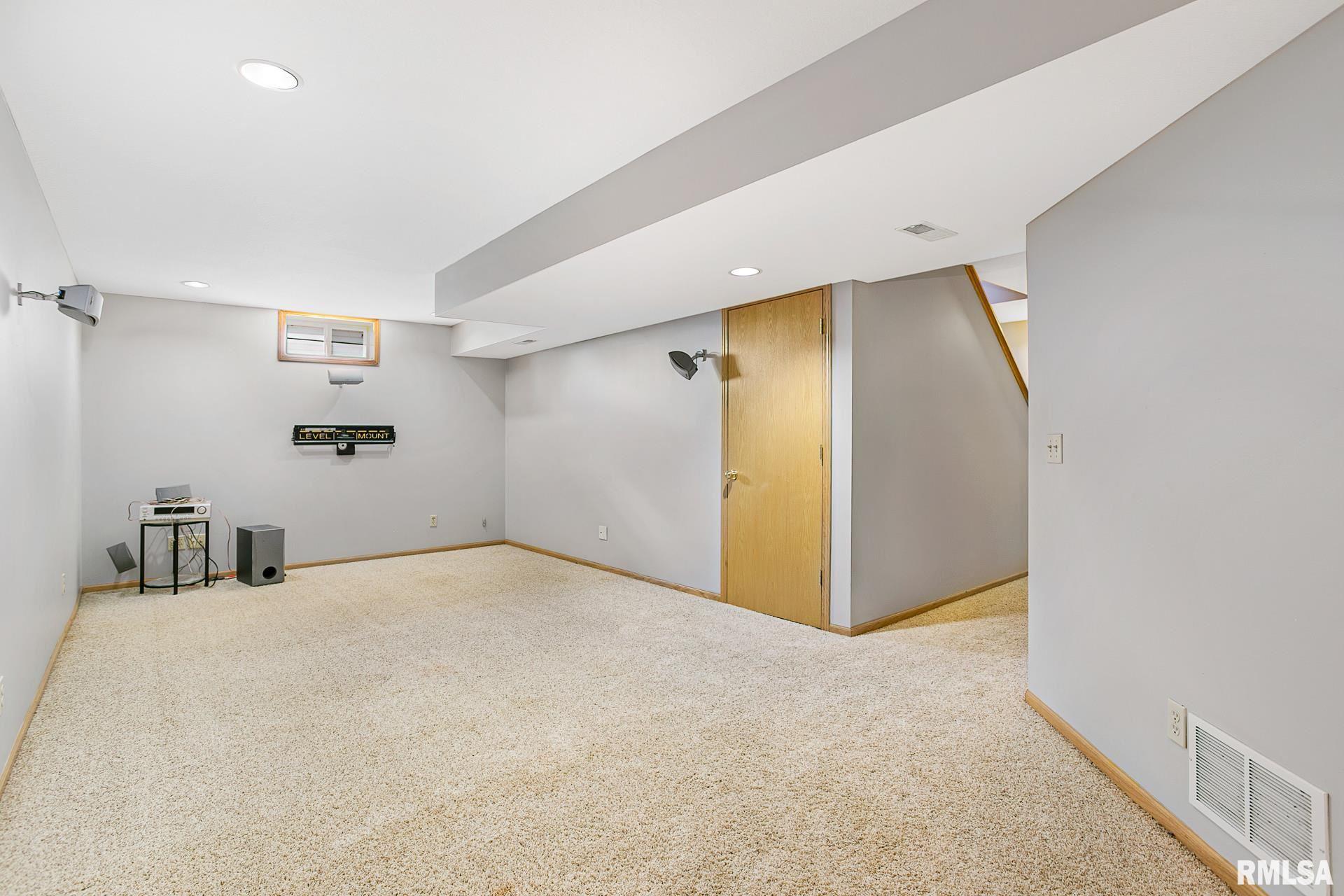 2085 Ashford Road Bettendorf, IA 52722 - Photo 19 of 32 Gallery Image 19