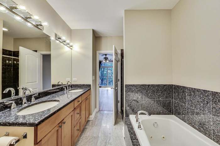 1302 West Fillmore Street, Unit 2 Chicago, IL 60607 - Photo 18 of 26 Gallery Image 18