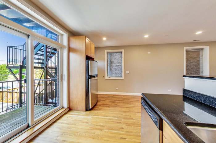 1302 West Fillmore Street, Unit 2 Chicago, IL 60607 - Photo 9 of 26 Gallery Image 9