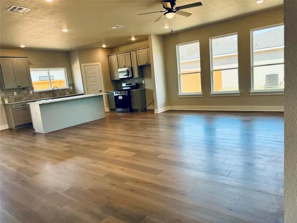 $2,250 | 15614 Garden Lane, Lindale, TX 75771