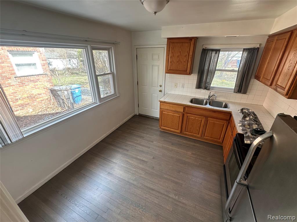 535 Sherbourne Street Inkster, MI 48141 - Photo 6 of 13