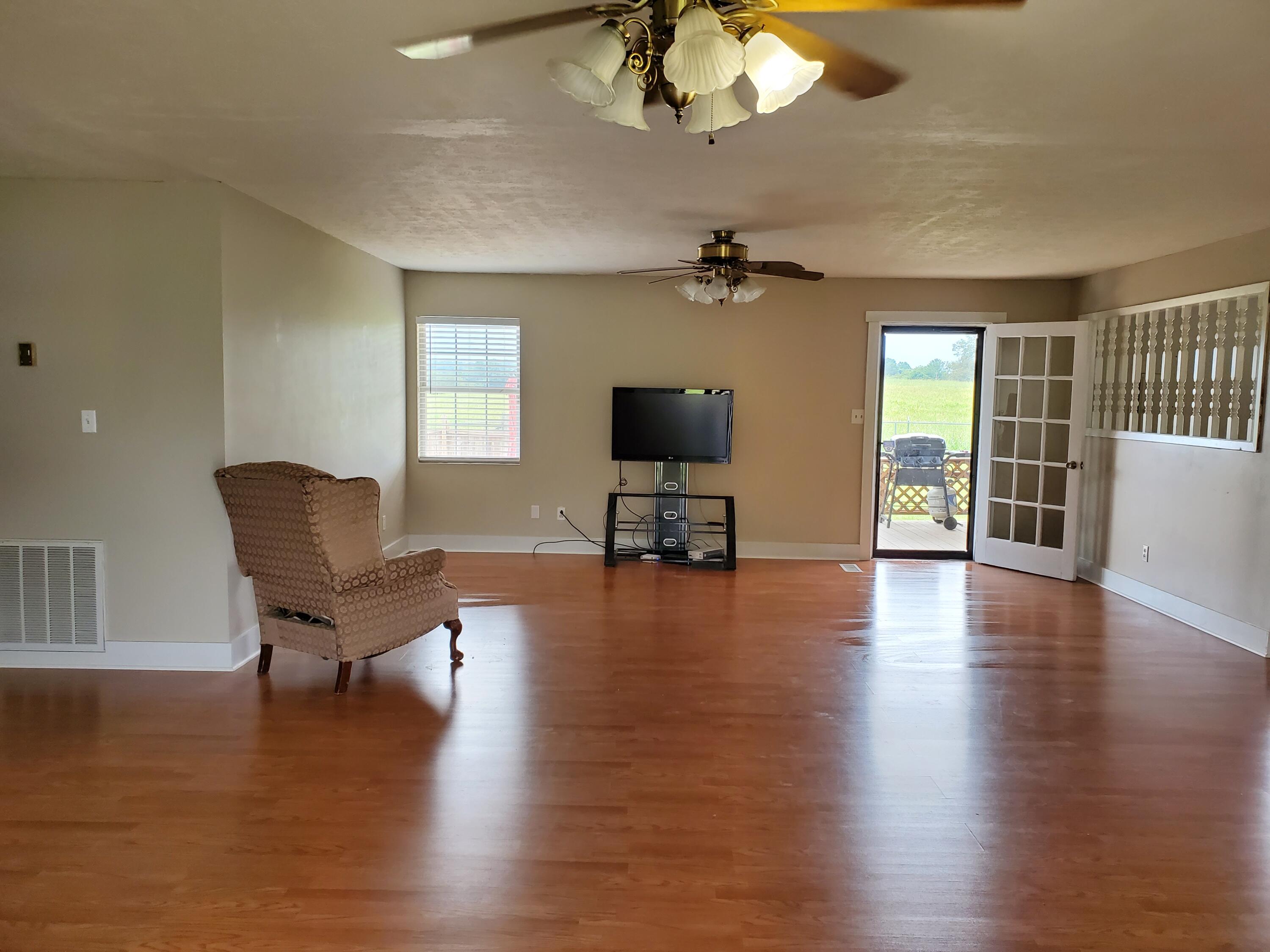 266 Cherry Lane Jacksboro, TN 37757 - Photo 5 of 27 20210806_140823