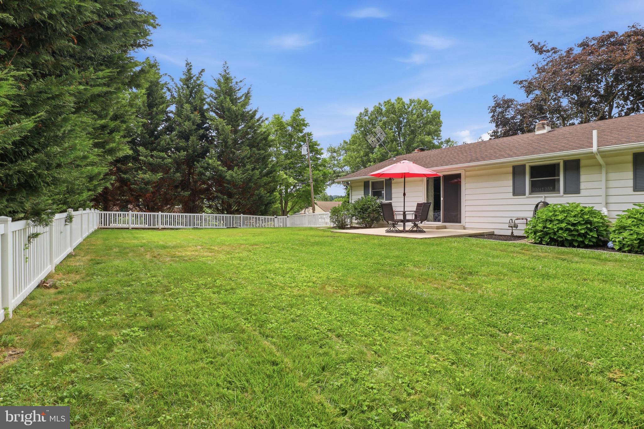 137 Ridgefield Drive York, PA 17403 - Photo 36 of 41 Plenty of space for kids and dogs to play!