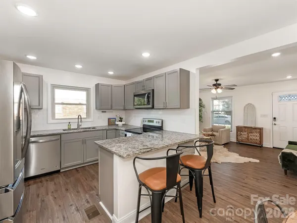 $499,000 | 4014 Fieldcrest Road, Charlotte, NC 28217