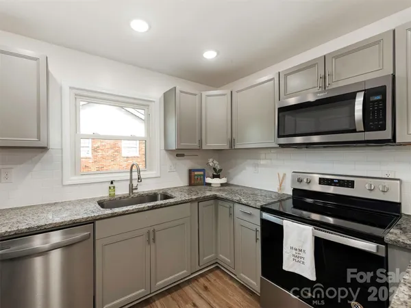 $499,000 | 4014 Fieldcrest Road, Charlotte, NC 28217