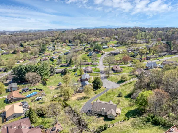 $395,000 | 1580 Pin Oak Drive, Morristown, TN 37814