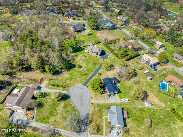 $395,000 | 1580 Pin Oak Drive, Morristown, TN 37814