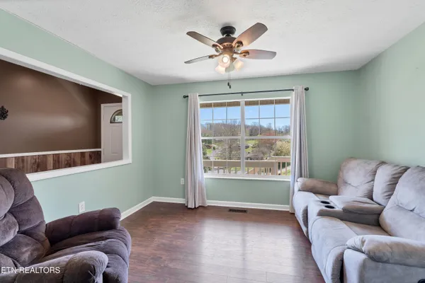 $395,000 | 1580 Pin Oak Drive, Morristown, TN 37814