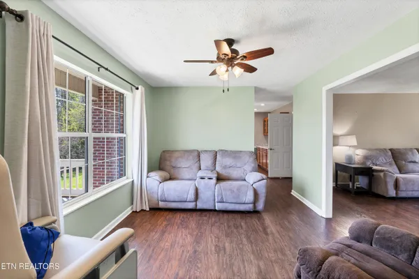 $395,000 | 1580 Pin Oak Drive, Morristown, TN 37814