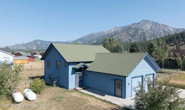 $695,000 | 505 Forest Cir Drive, Alpine, WY 83128
