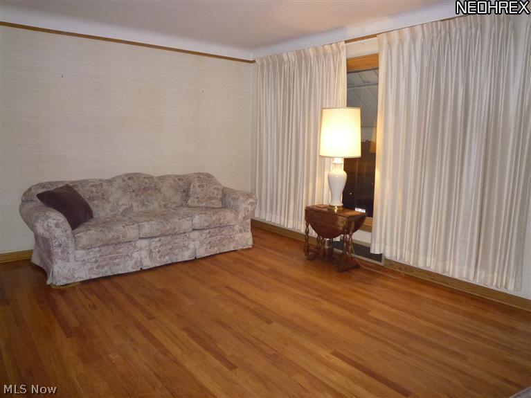295 South Green Road Cleveland, OH 44121 - Photo 7 of 15