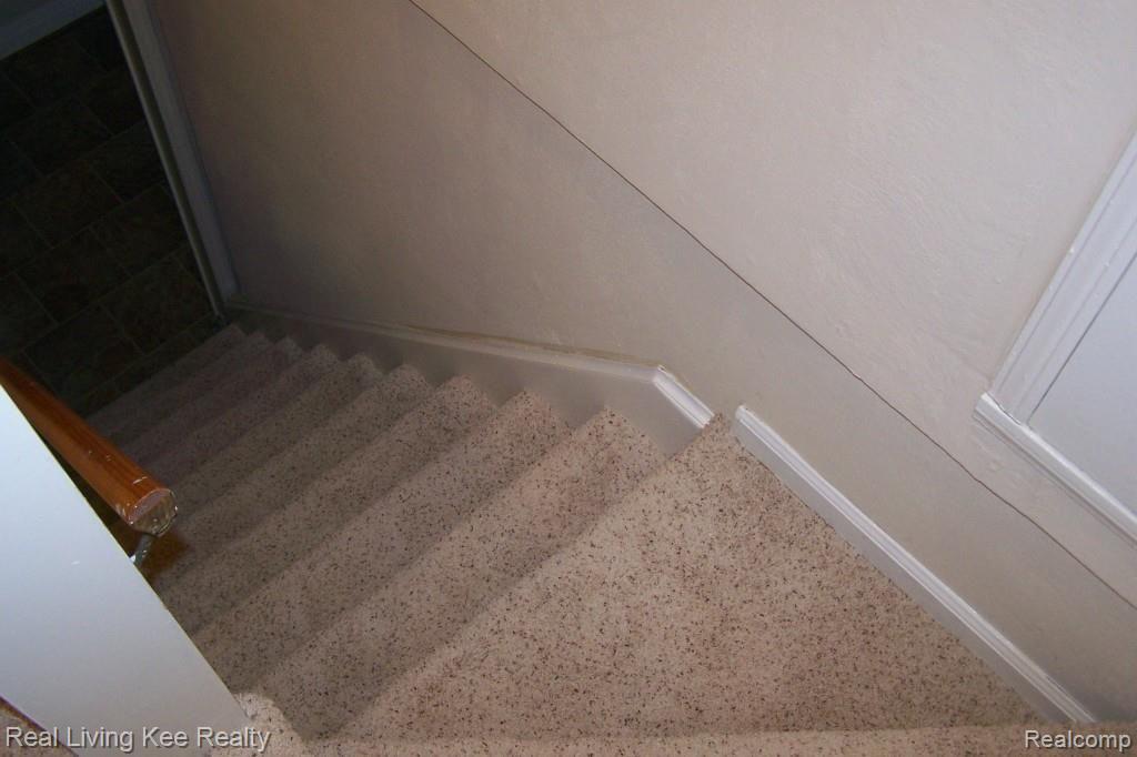 2906 Emmons Avenue Rochester, MI 48307 - Photo 19 of 35 100_6920.jpg