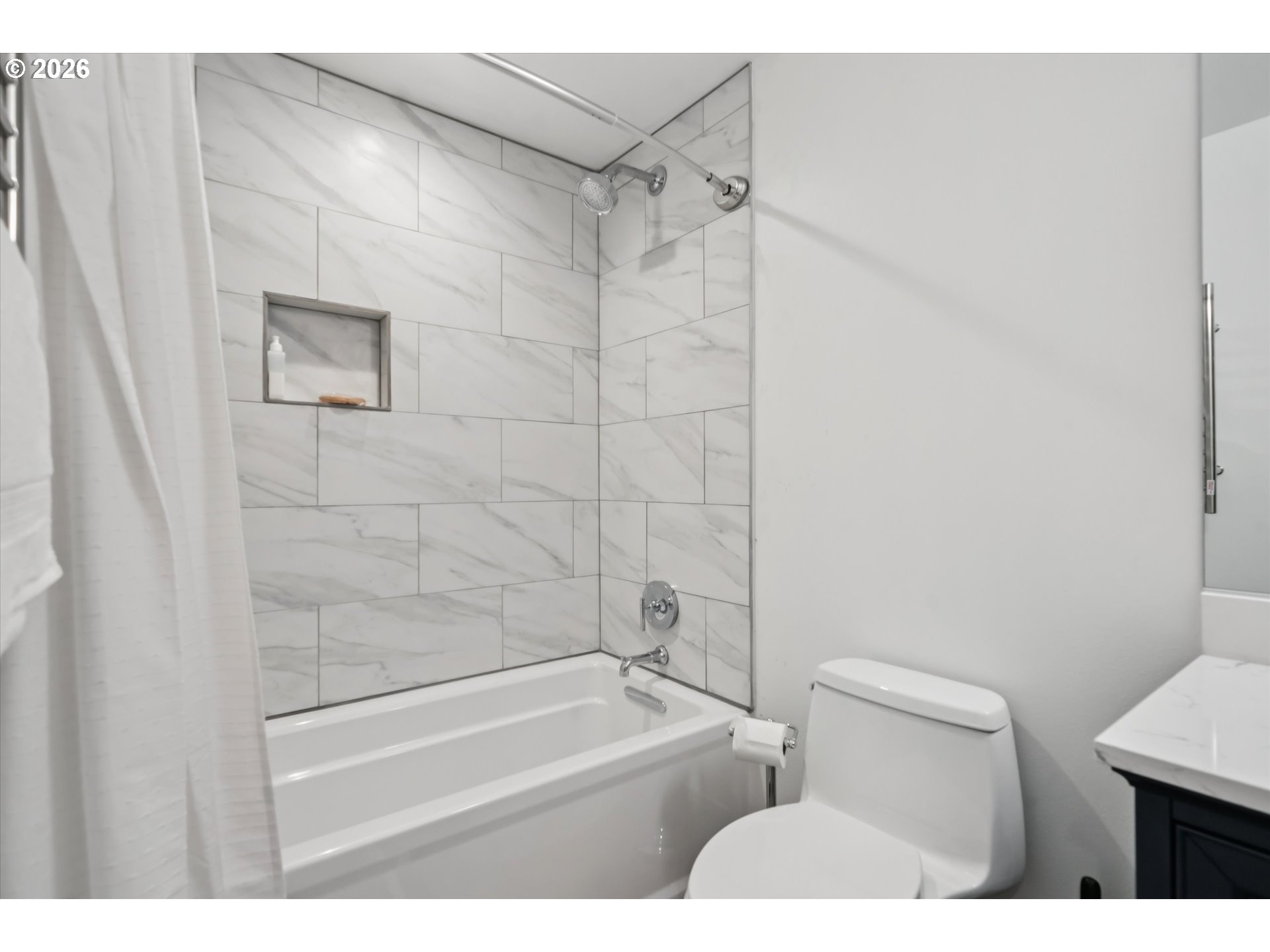 43815 Southeast Herrick Road Sandy, OR 97055 - Photo 20 of 35 a bathroom with a toilet and a bath tub