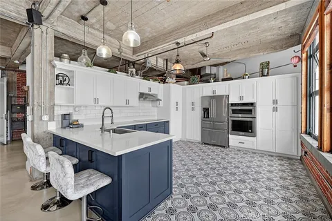 $649,900 | 100 West 5th Street, Unit 7E, Long Beach, CA 90802
