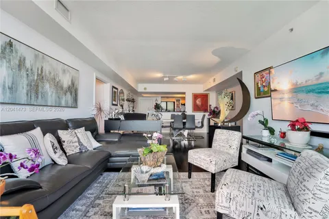 $695,000 | 325 South Biscayne Boulevard, Unit 3921, Miami, FL 33131