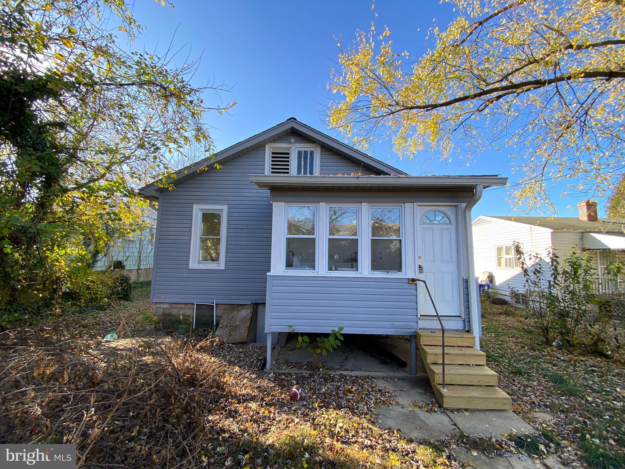 6203 McClean Boulevard Baltimore, MD 21214 - Photo 23 of 26 a front view of a house with garden