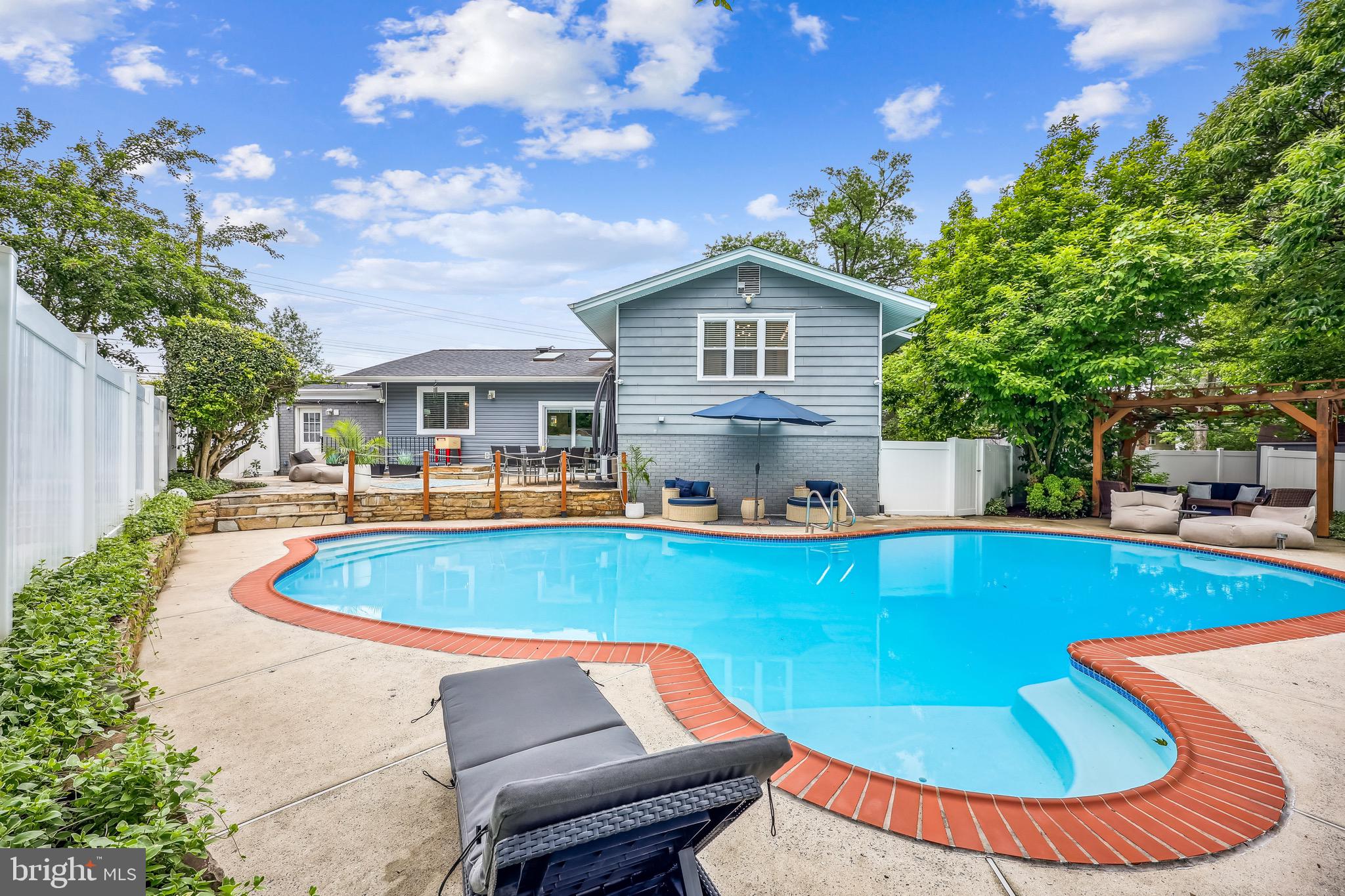 11700 Seven Locks Road Potomac, MD 20854 - Photo 38 of 44 POOL