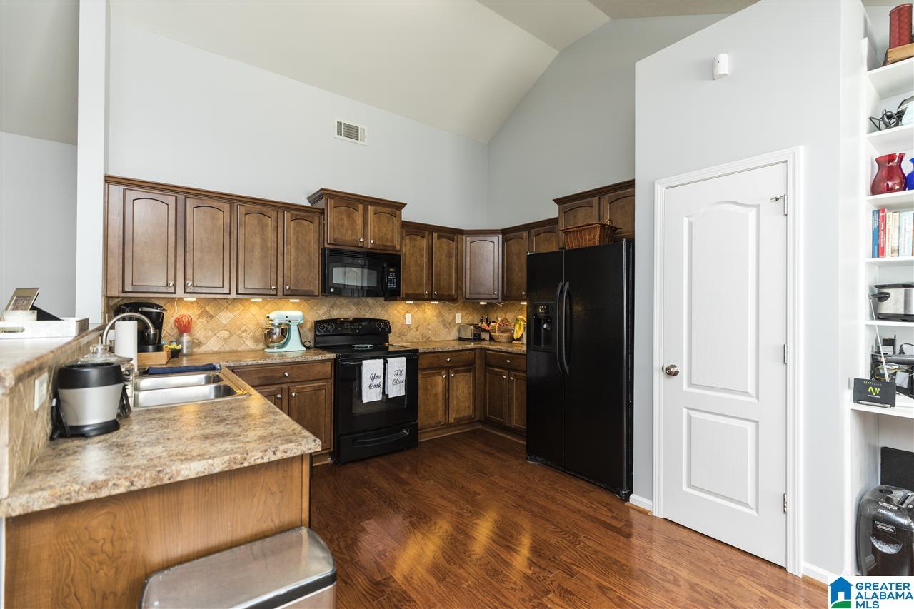 991 Valley Circle Leeds, AL 35094 - Photo 3 of 29