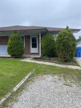 $1,750 | 31779 Ryan Road, Warren, MI 48092