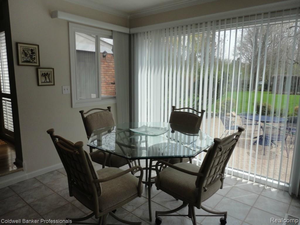 4785 Dover Road Bloomfield Hills, MI 48304 - Photo 23 of 48 Eat at area off pool