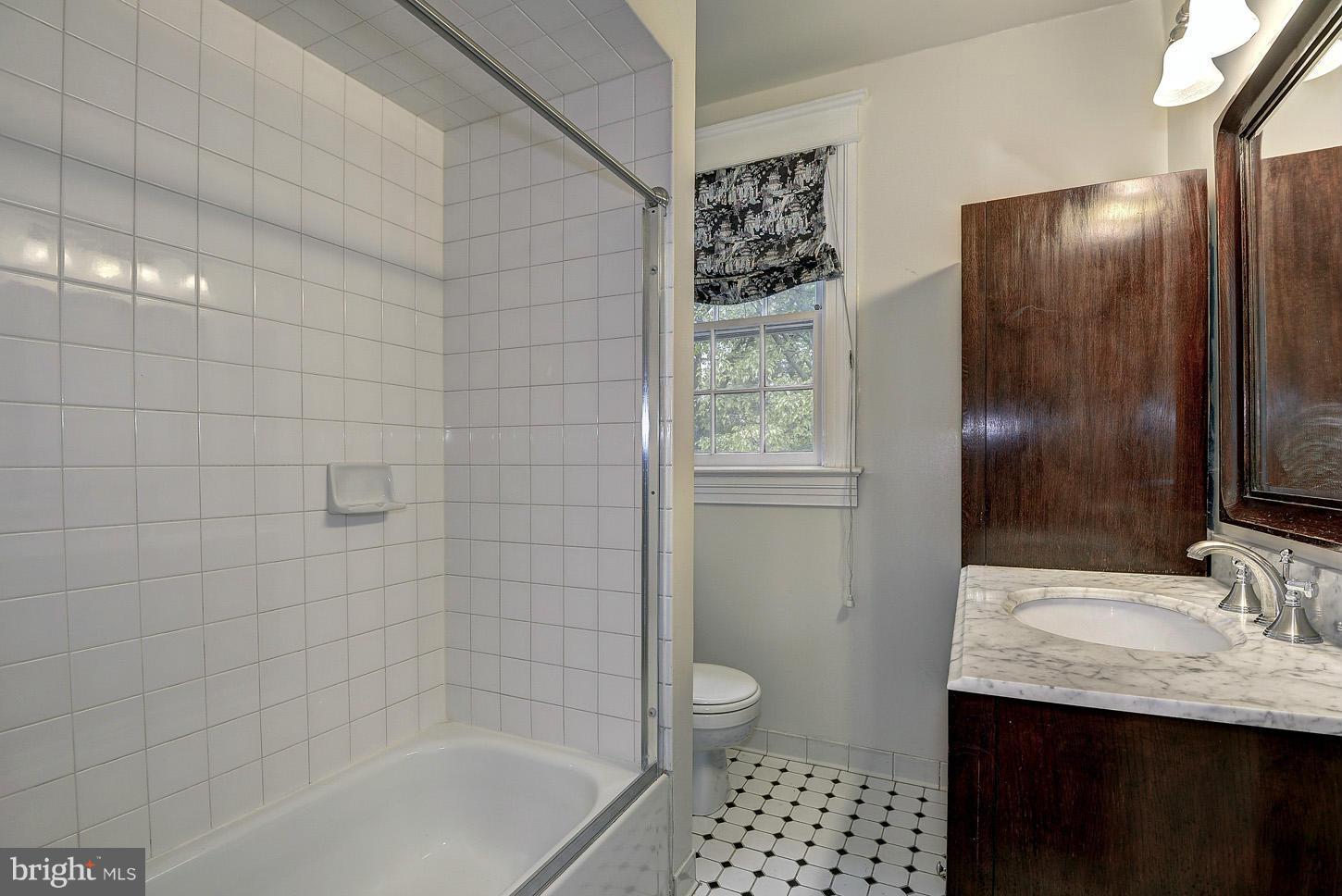 3935 Military Road Northwest Washington, DC 20015 - Photo 23 of 30 Bath