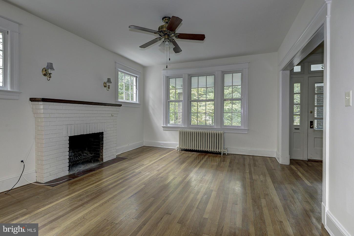 3935 Military Road Northwest Washington, DC 20015 - Photo 8 of 30 Living Room